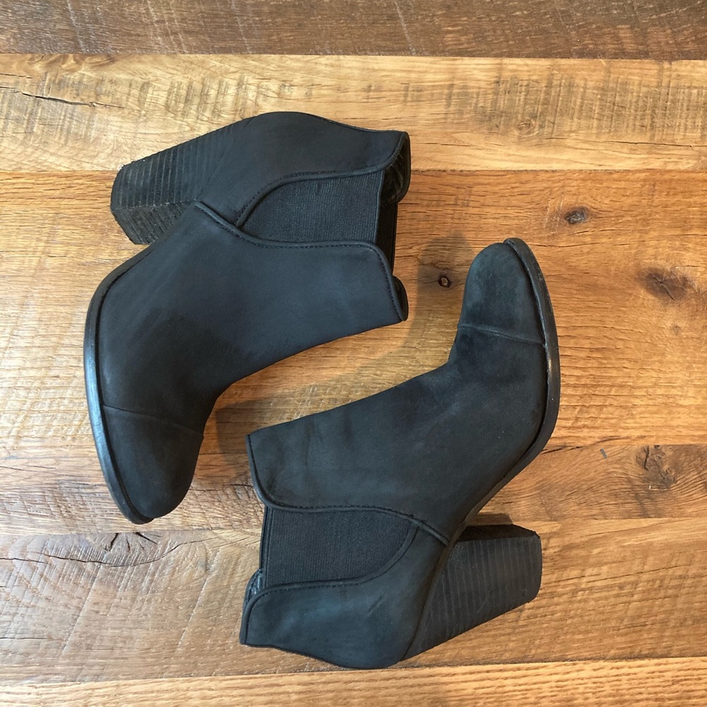 Vince Camuto Black Suede Bootie. Size 7.